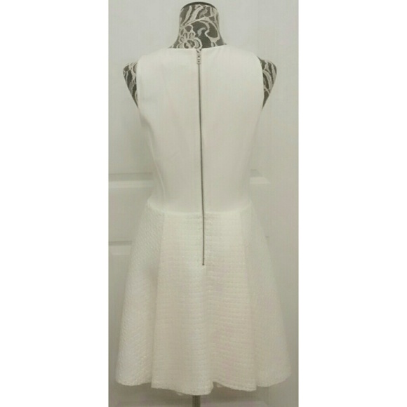 Alice + Olivia Emerson Box Pleat Dress - Picture 4 of 5